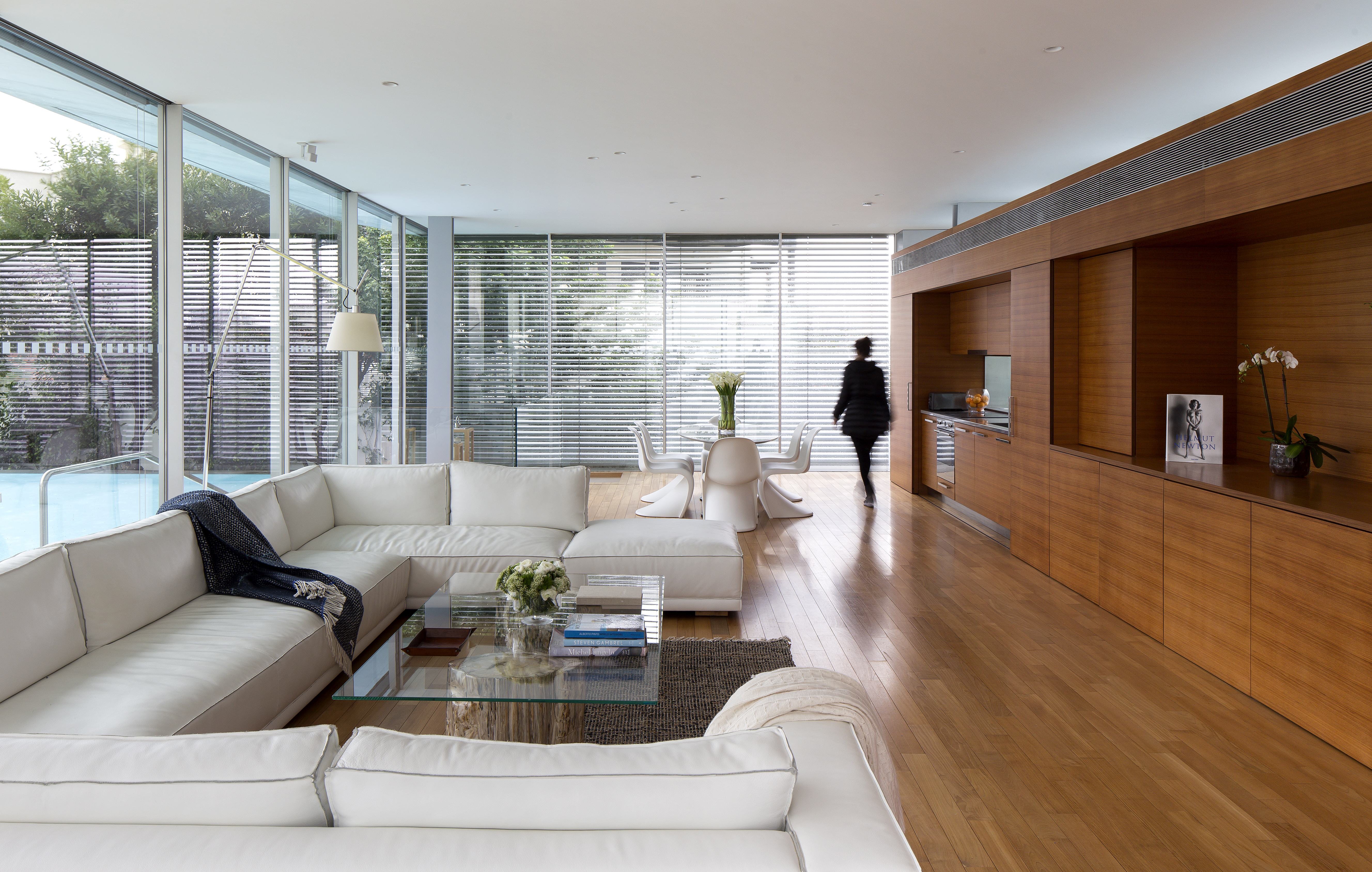 The client being a sailor loved the idea of cleaver modular kitchen, living, wc space housed within the teak unit. This also disguised the airconditioning while being freestanding as if it were a piece of furniture.