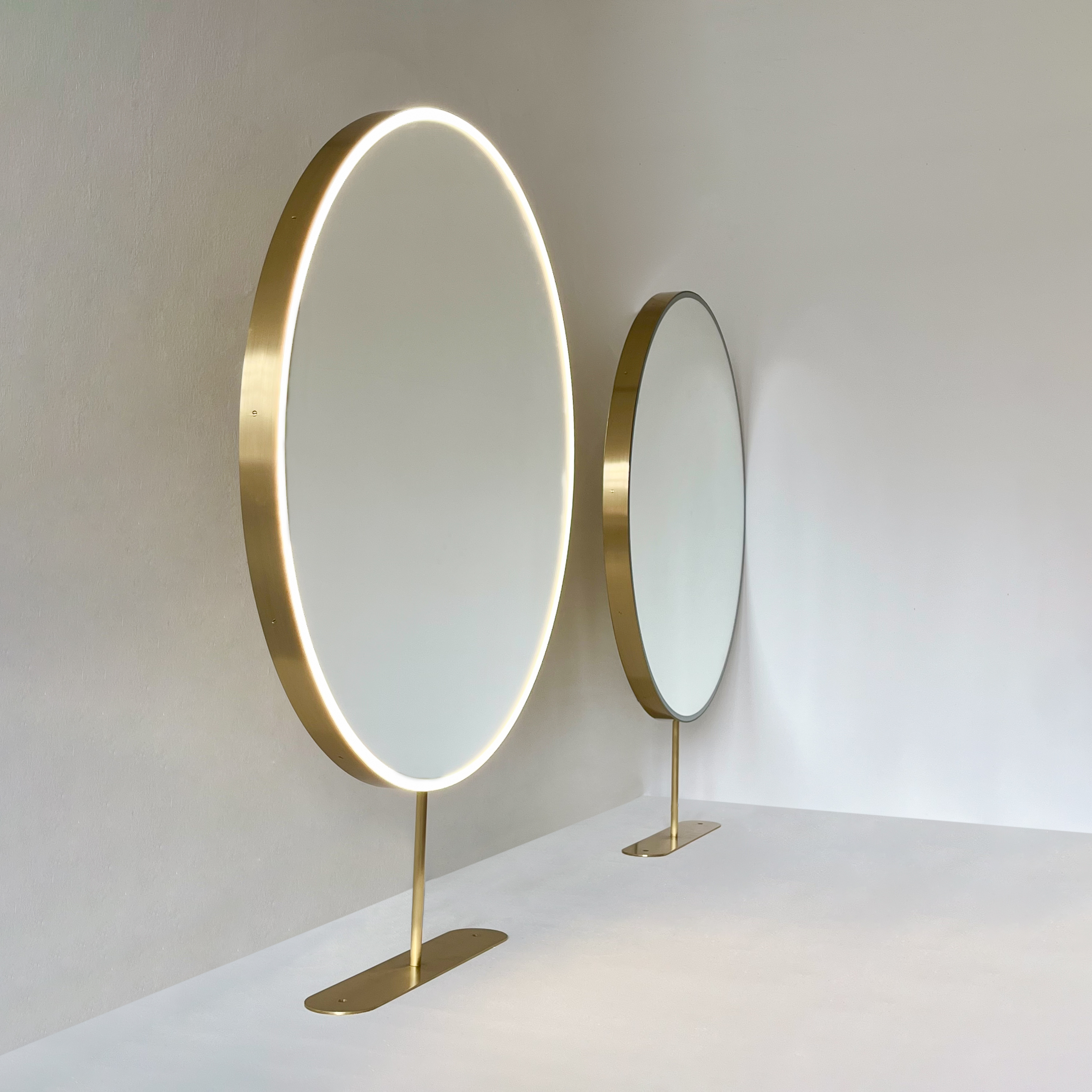 Modern Countertop Round Mirrors with Front Illumination and Brass Frame