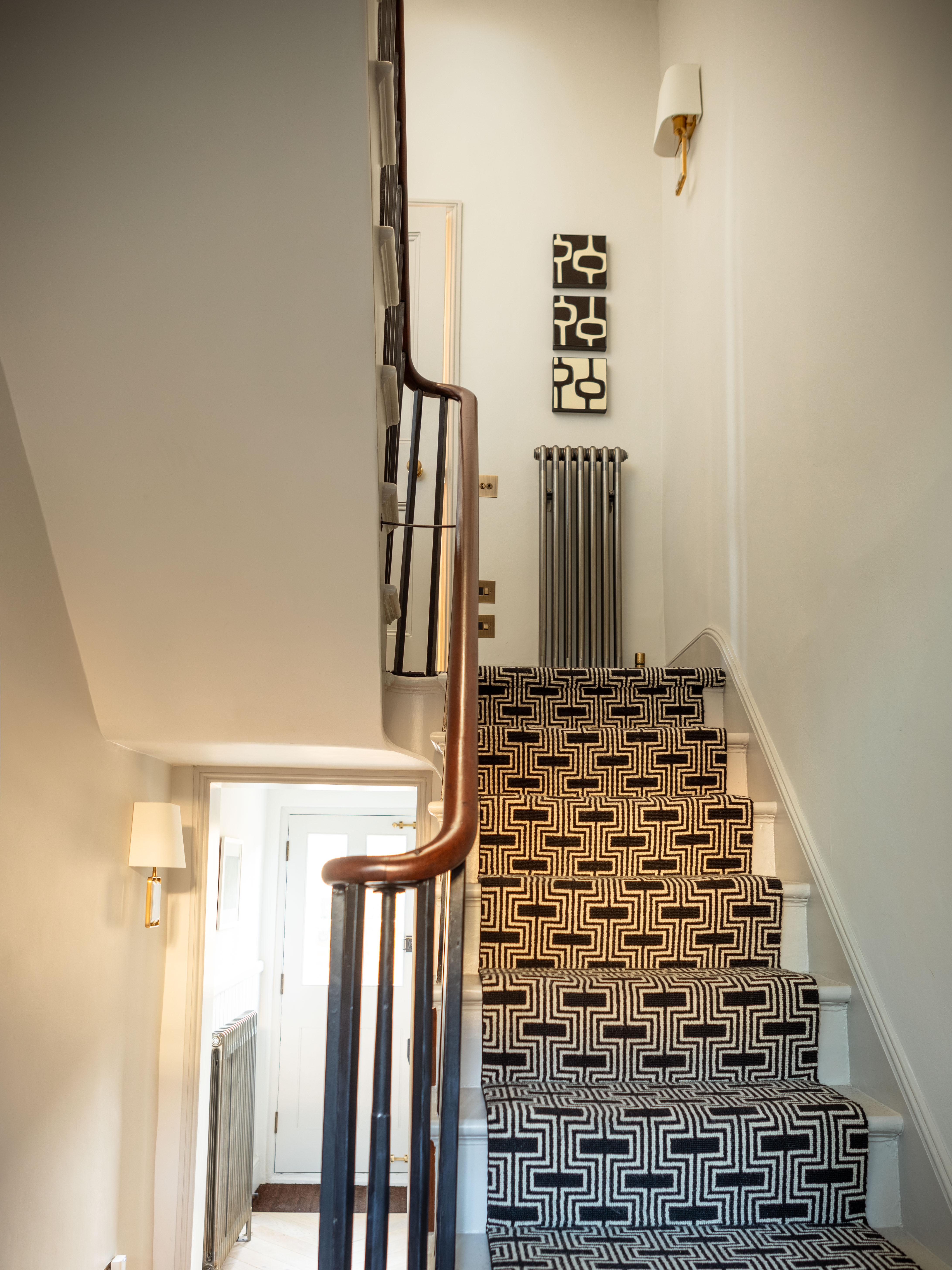 Patterned Stark runner adds interest to hallway