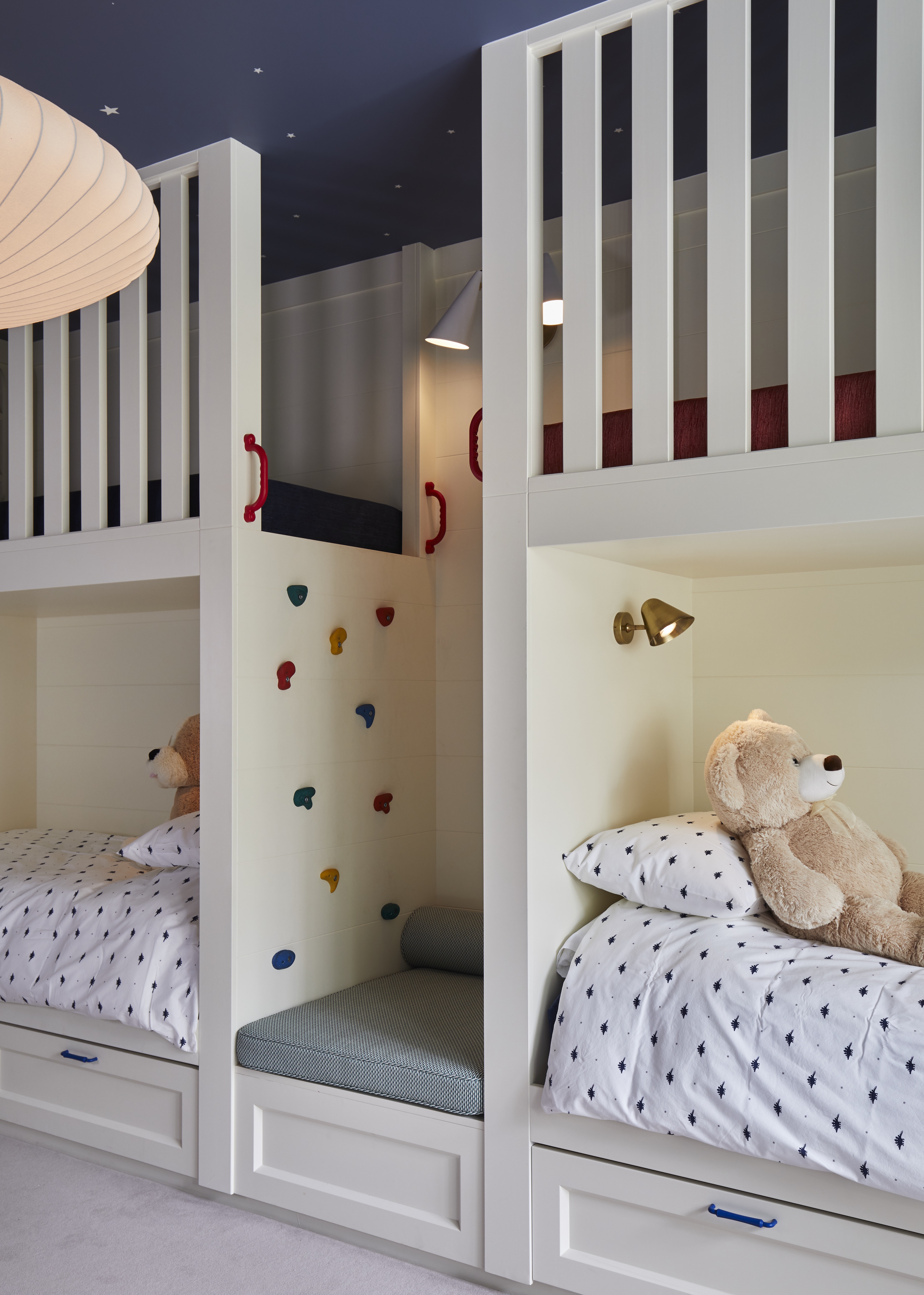 Childrens bedroom with bunk beds