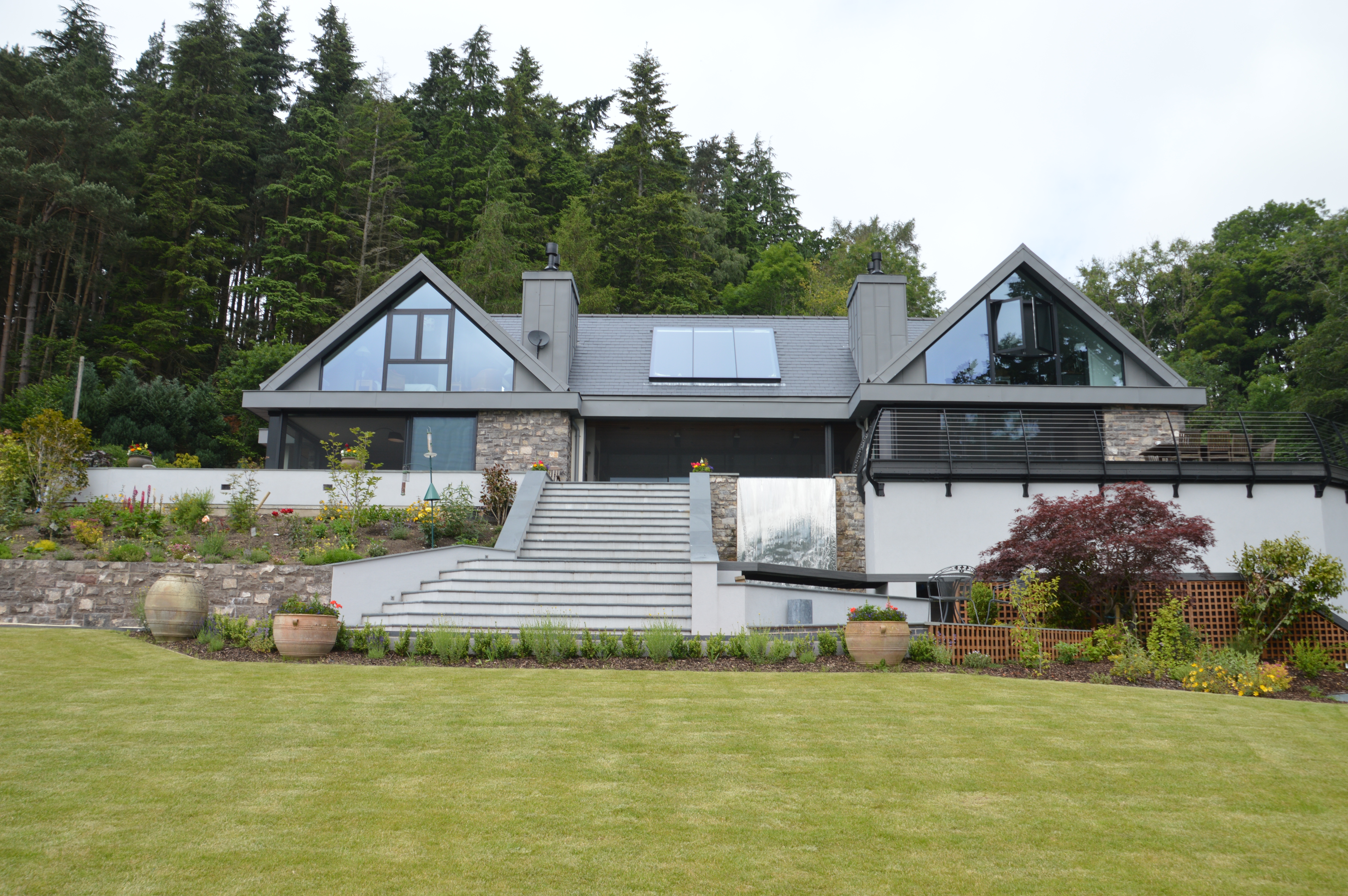 Manual and automated fly screens