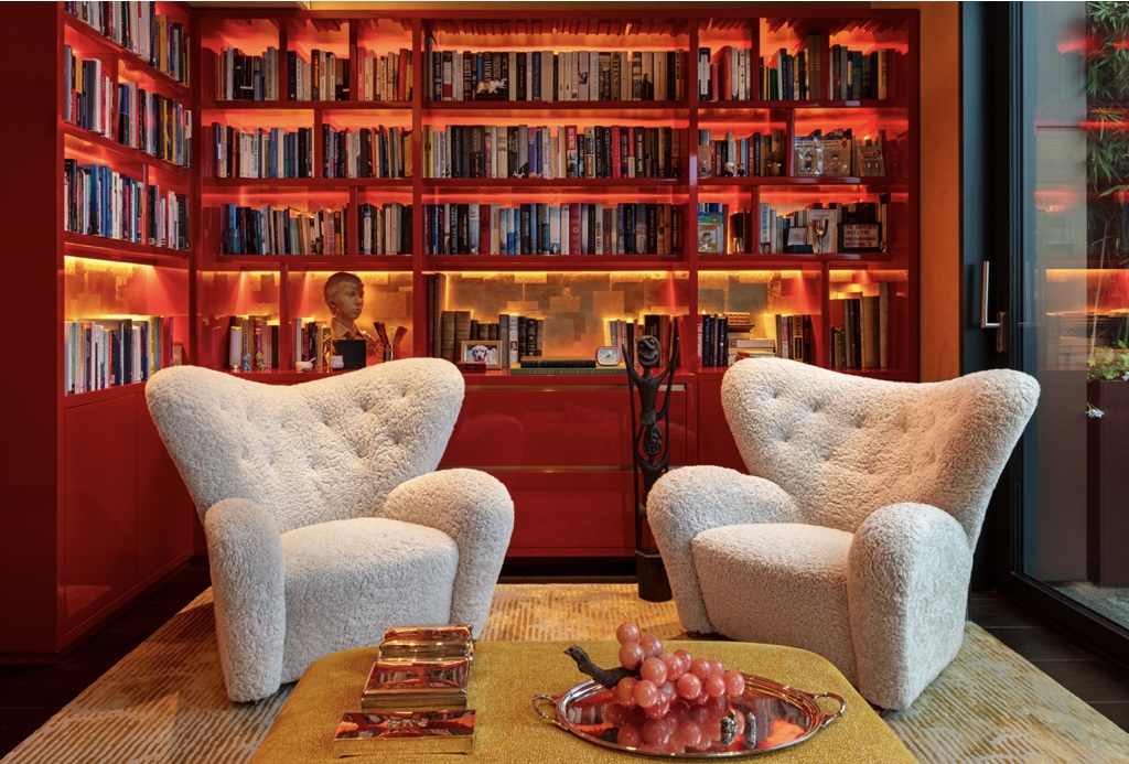 Fitted Bookcase & Comfortable Seating