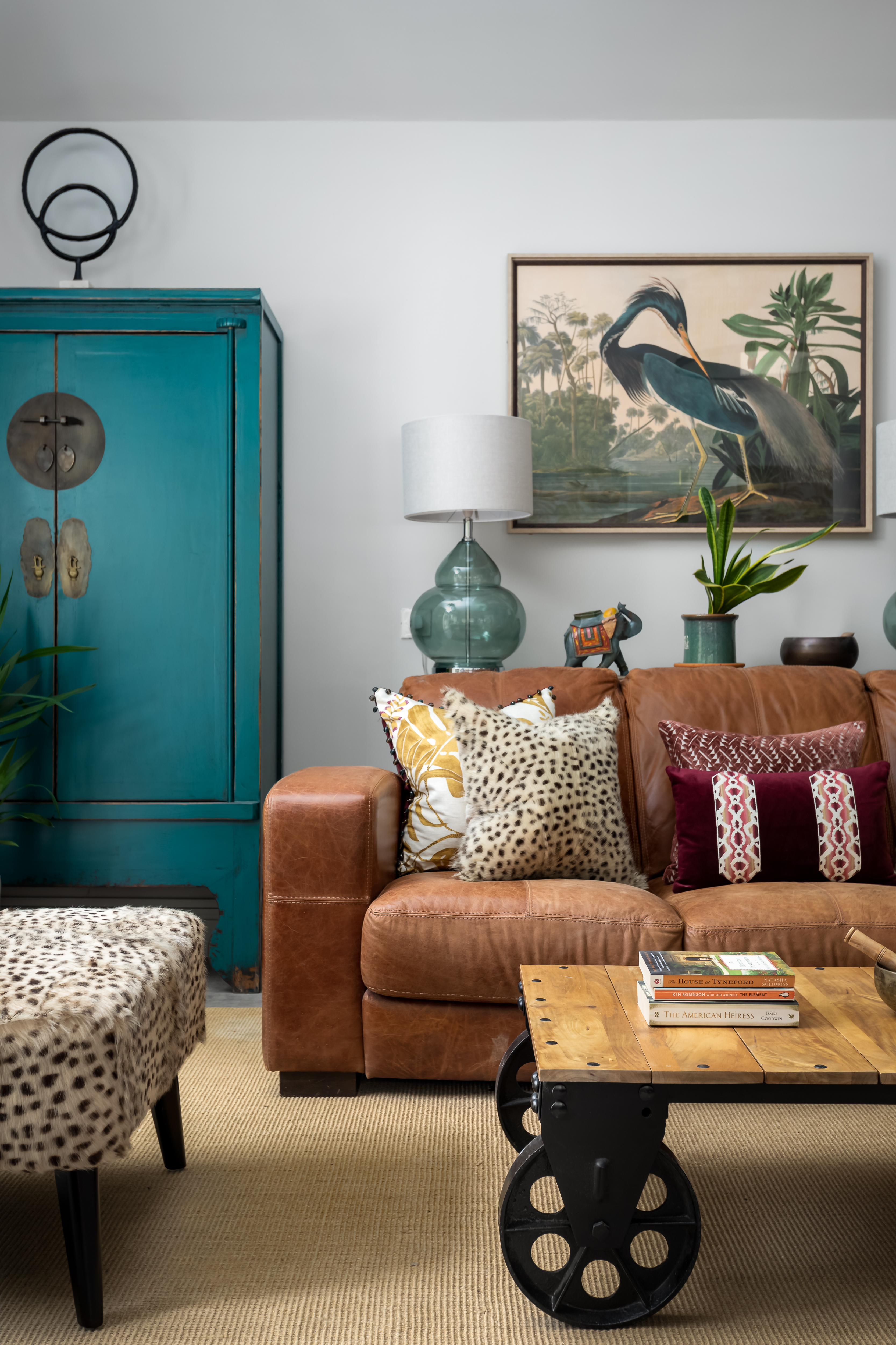 Sitting room - mixing differnt textures for interest and comfort