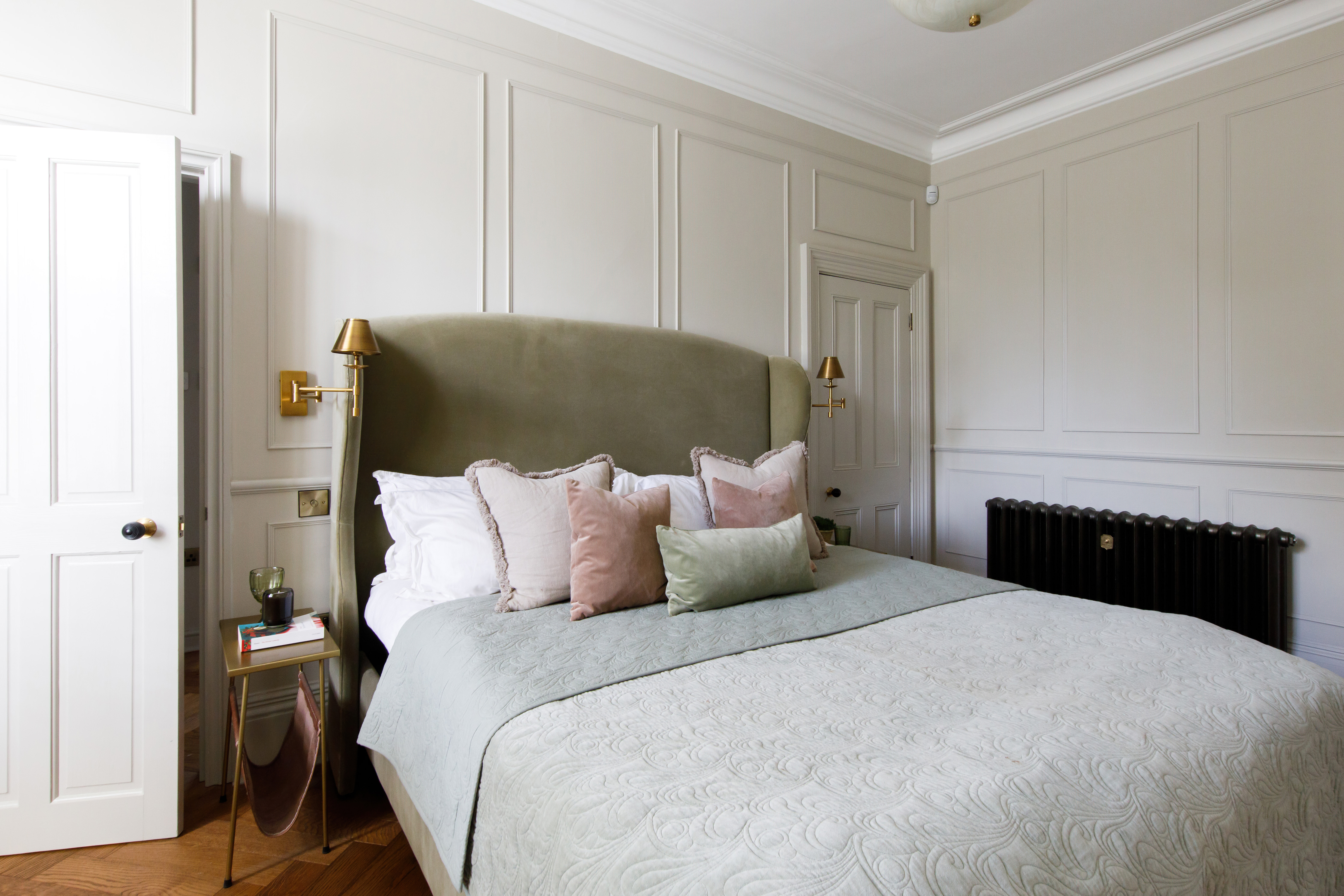 Master bedroom - Panelling and architectural detail