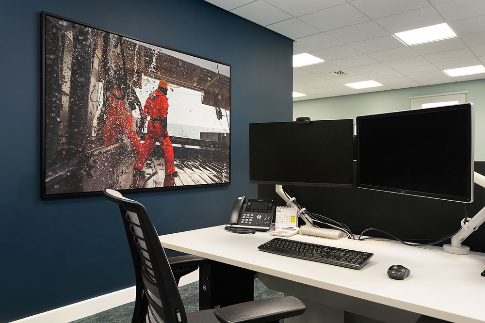 Work desk with screens