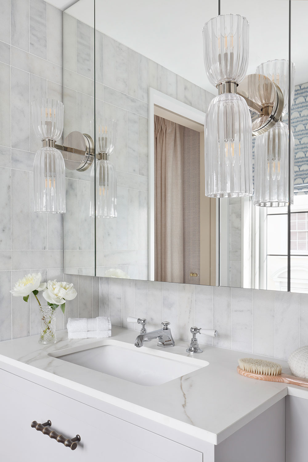 Bathroom sink and mirror