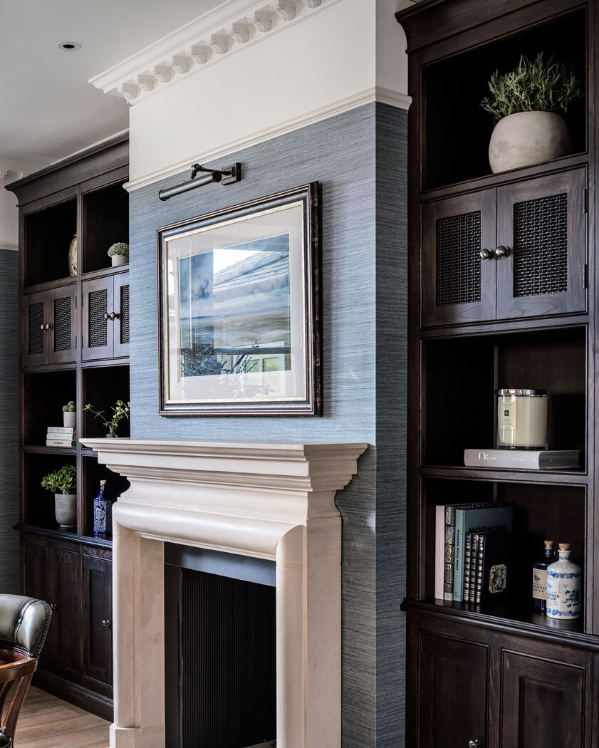 Fireplace with cornicing 