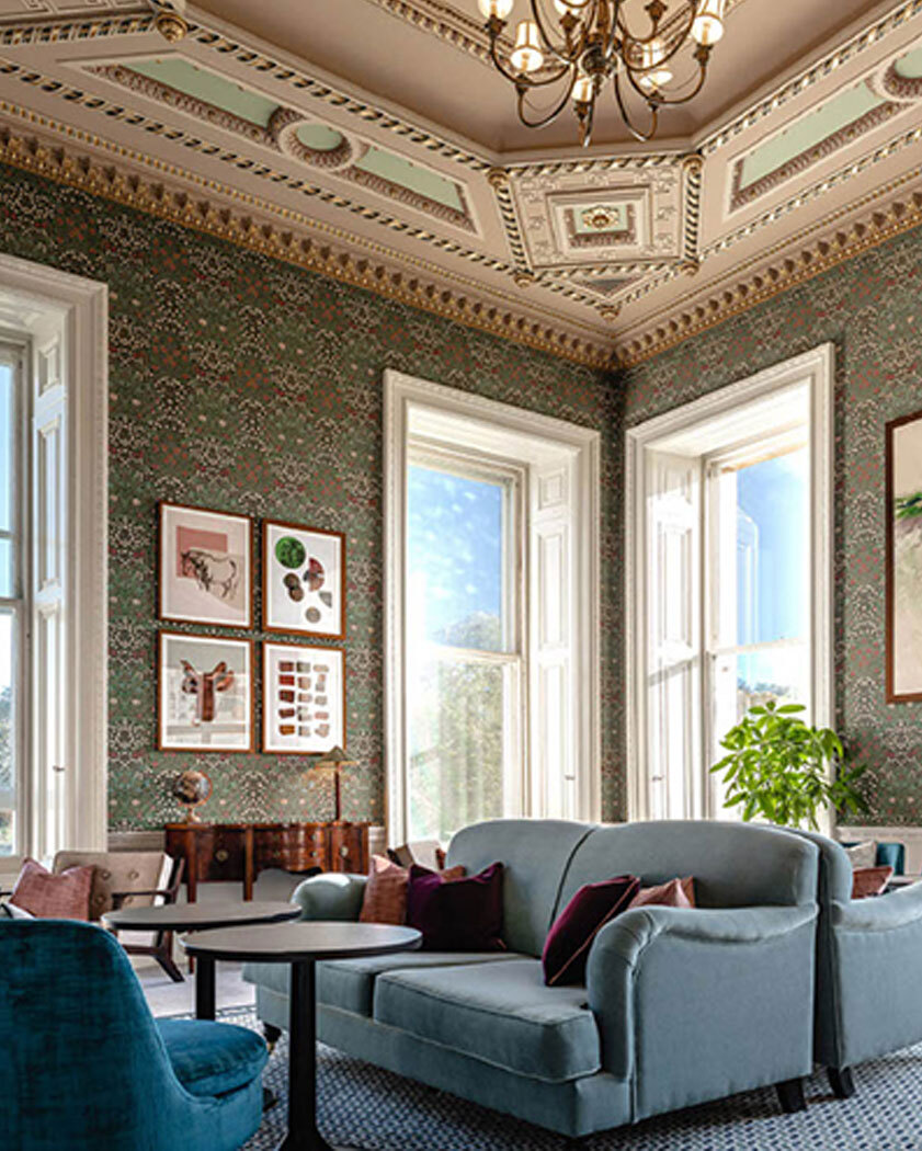 Seating area with grand cieling