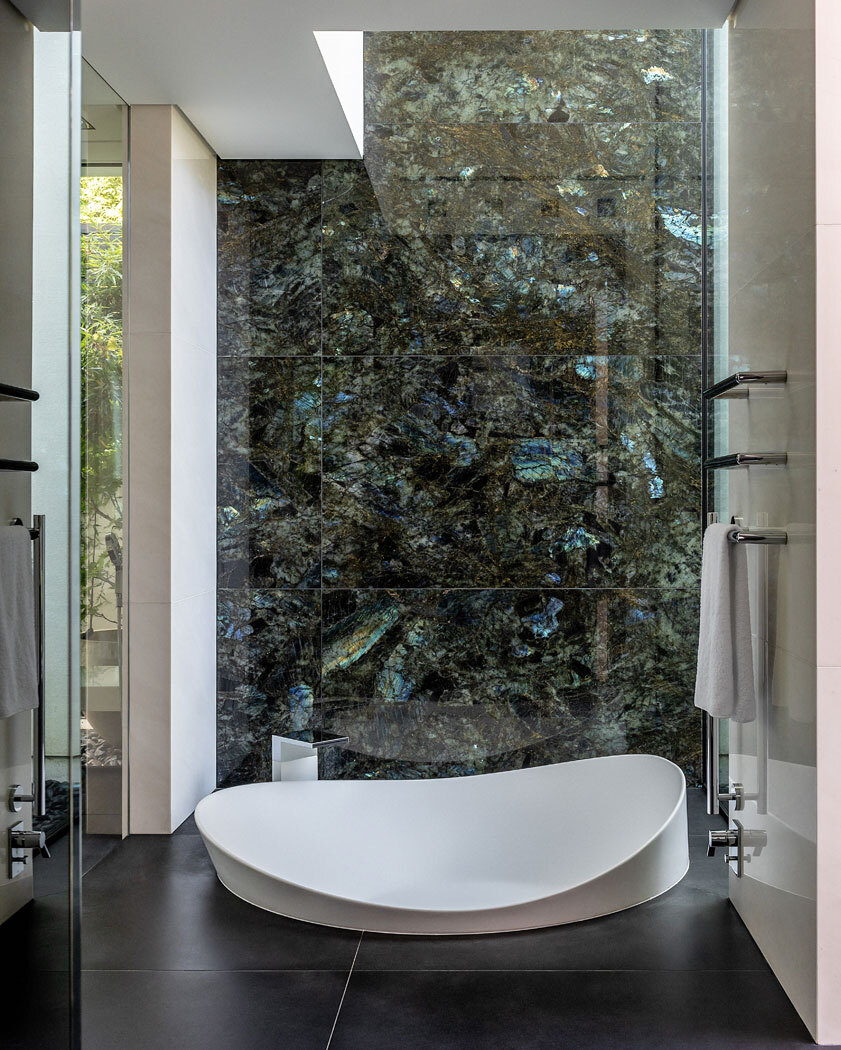 Ensuite with curved shower tray