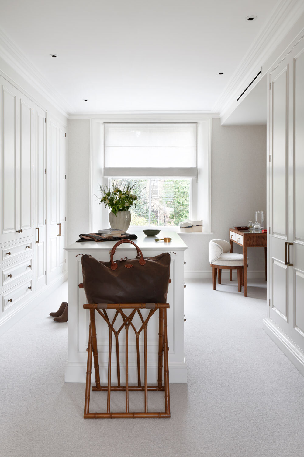 Dressing room with island