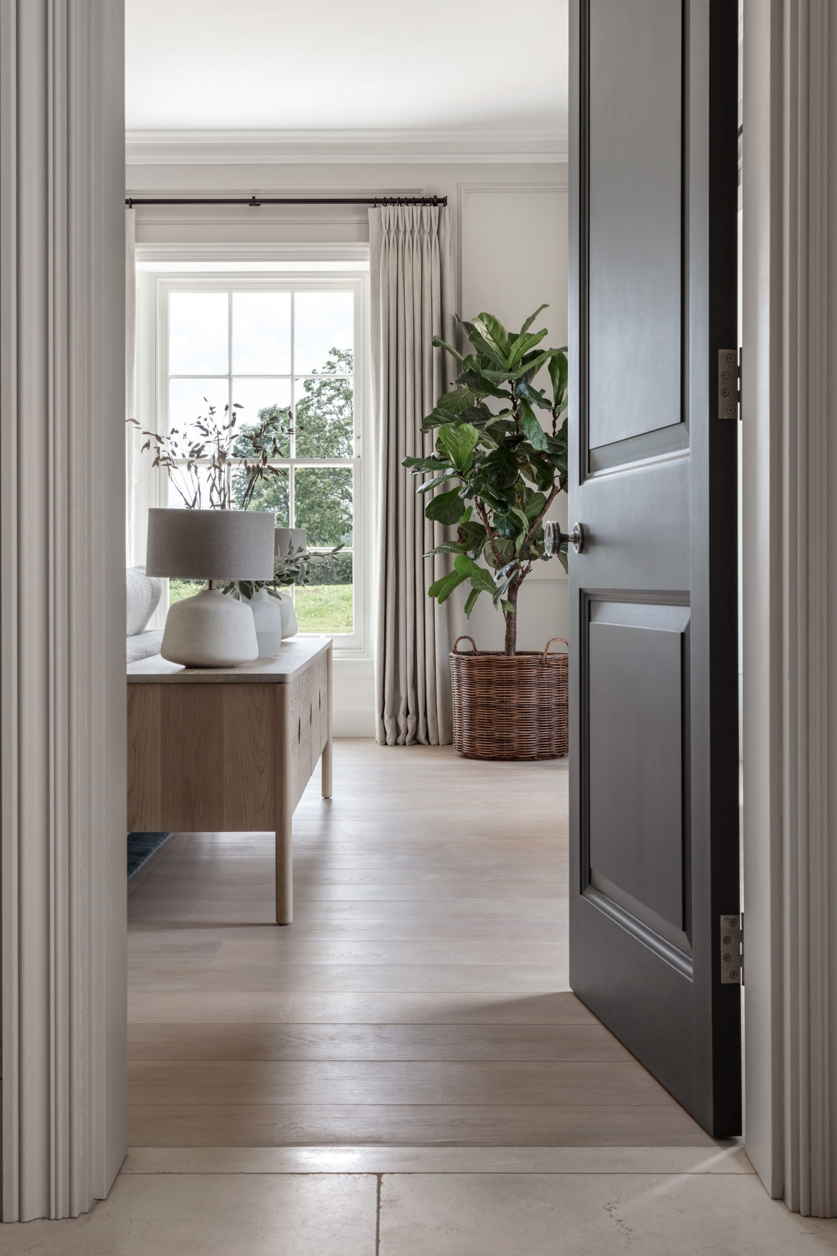 Franc Server lounge cabinet