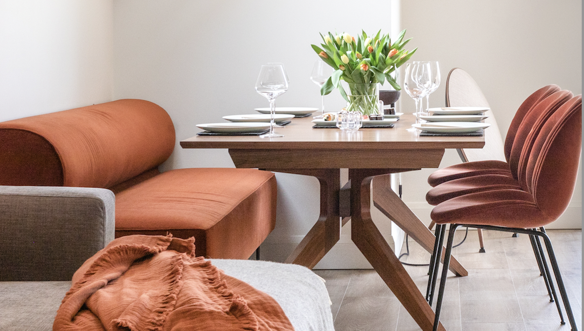 Velvet Bench dining to compliment the theme 