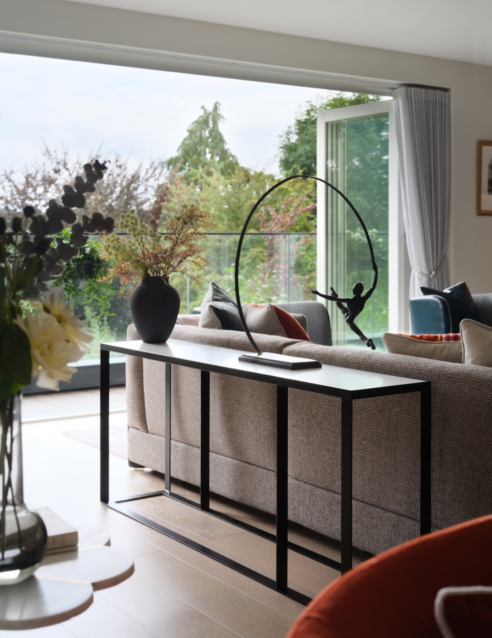 bespike console table