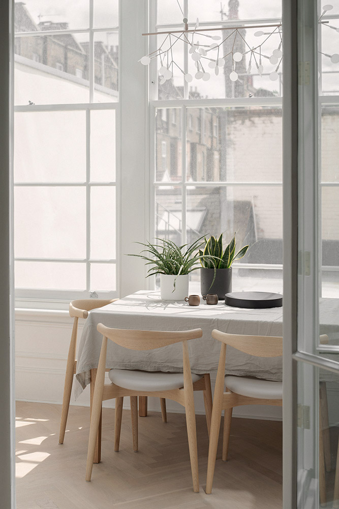 Scandi-Inspired Dining Oasis: A Blend of Simplicity and Elegance