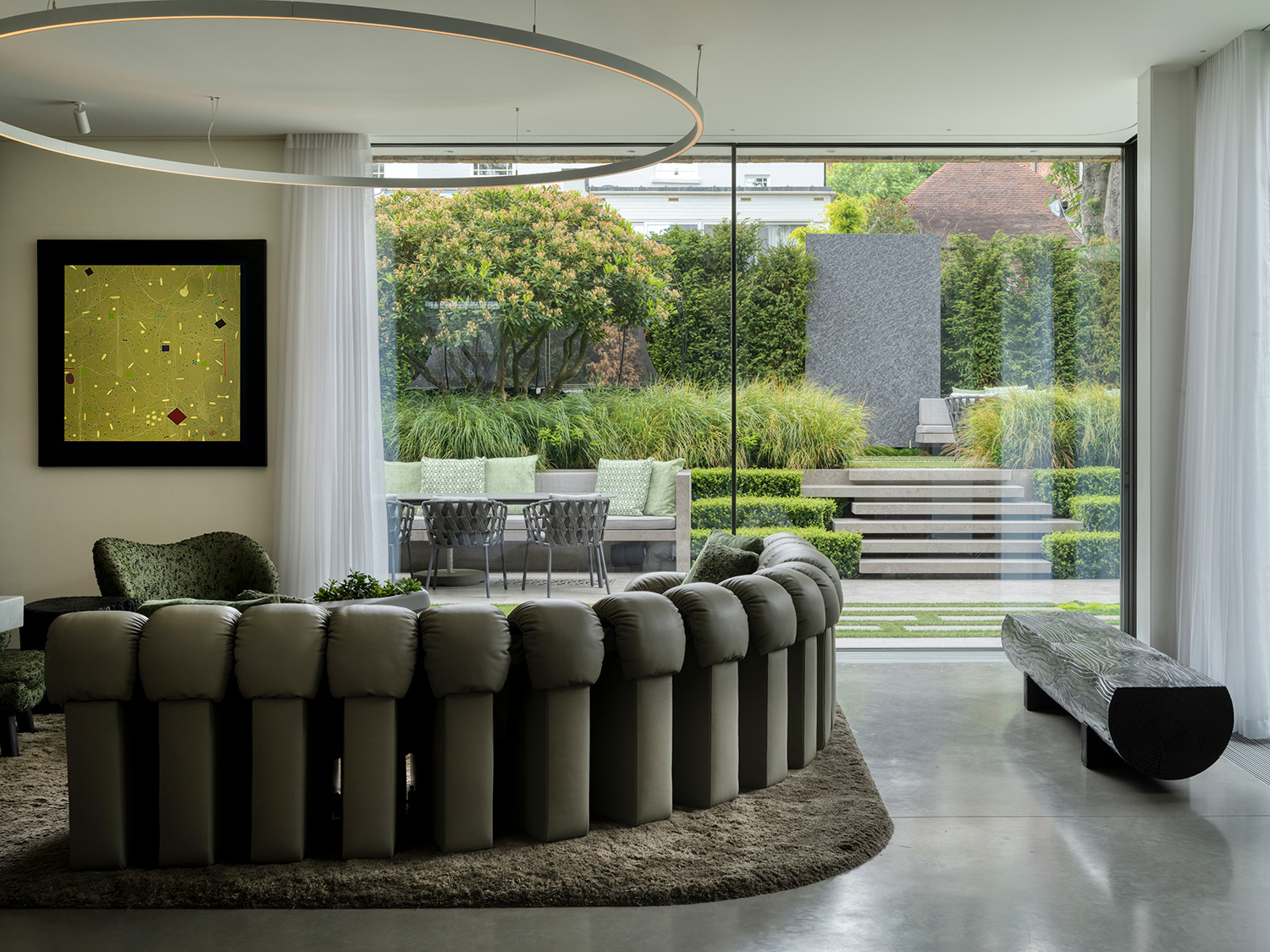 A visible and visceral connection with nature was a formative client requirement. The red thread was to be green, expressed as much on the inside as the outside. 